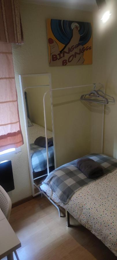 Habitacion Individual En Apartamento Centrico Madrid Bagian luar foto